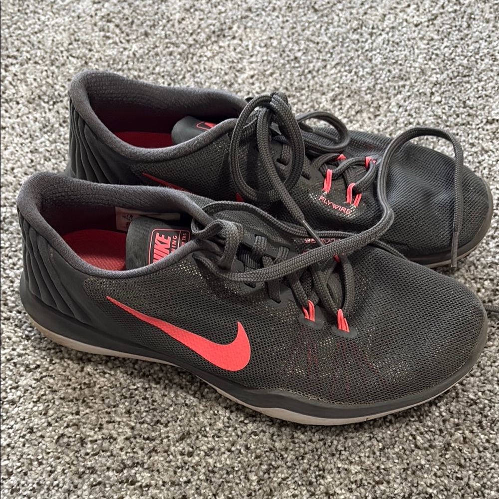 Nike Black and Red Training Sneakers - Size 7